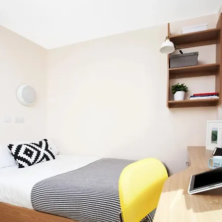 Student Only Jennens Court In برمنغهام